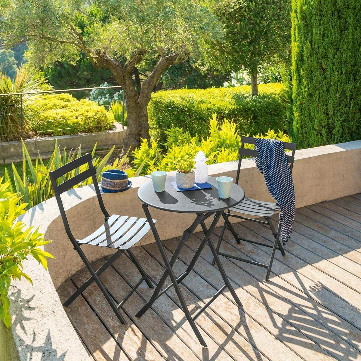 Table de jardin 2 places en acier gris 60 x 60 vue 2