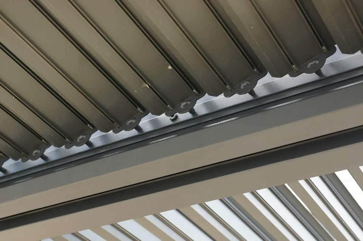 Pergola en aluminium gris 10,80 m² vue 5