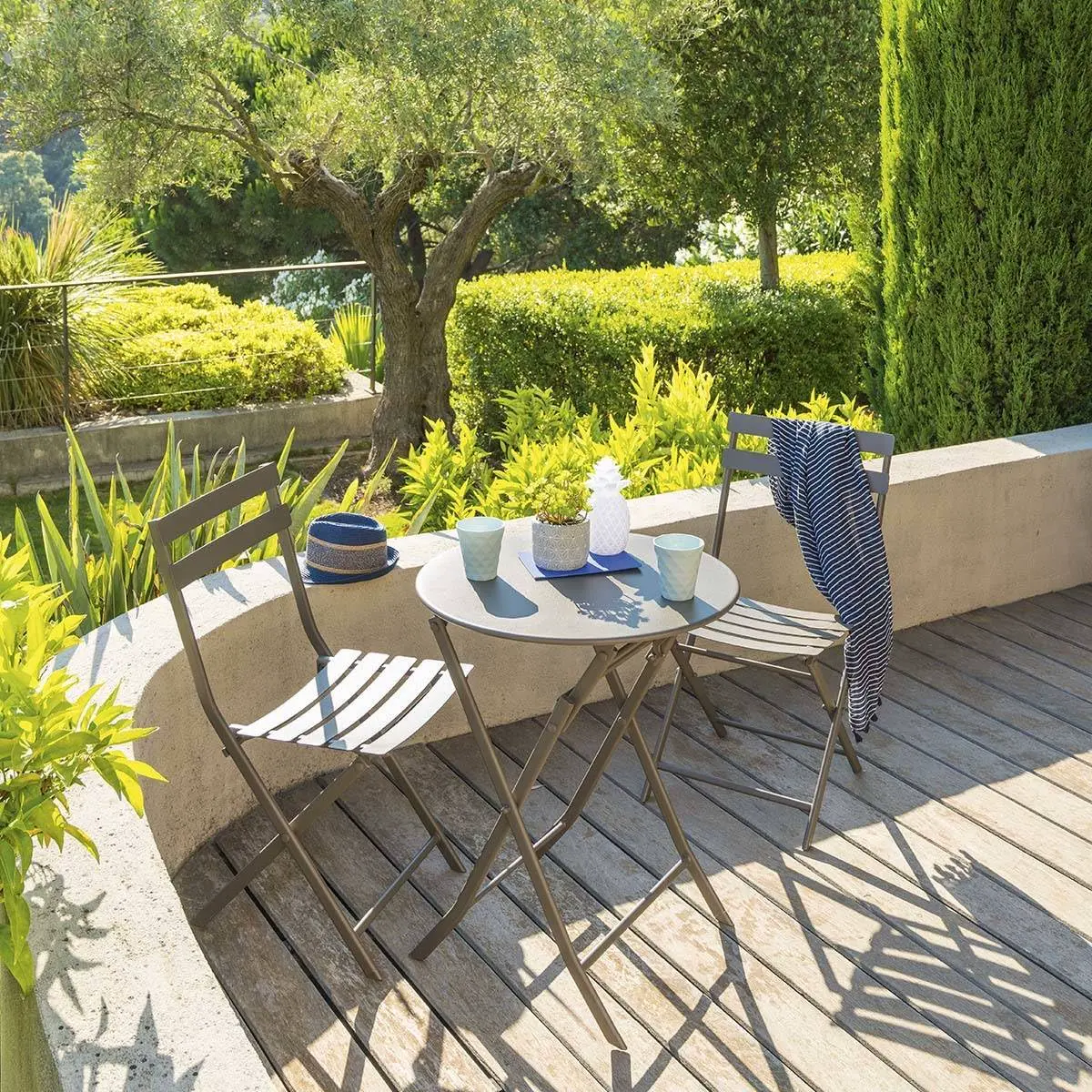 Table de jardin marron 60 x 60 vue 2