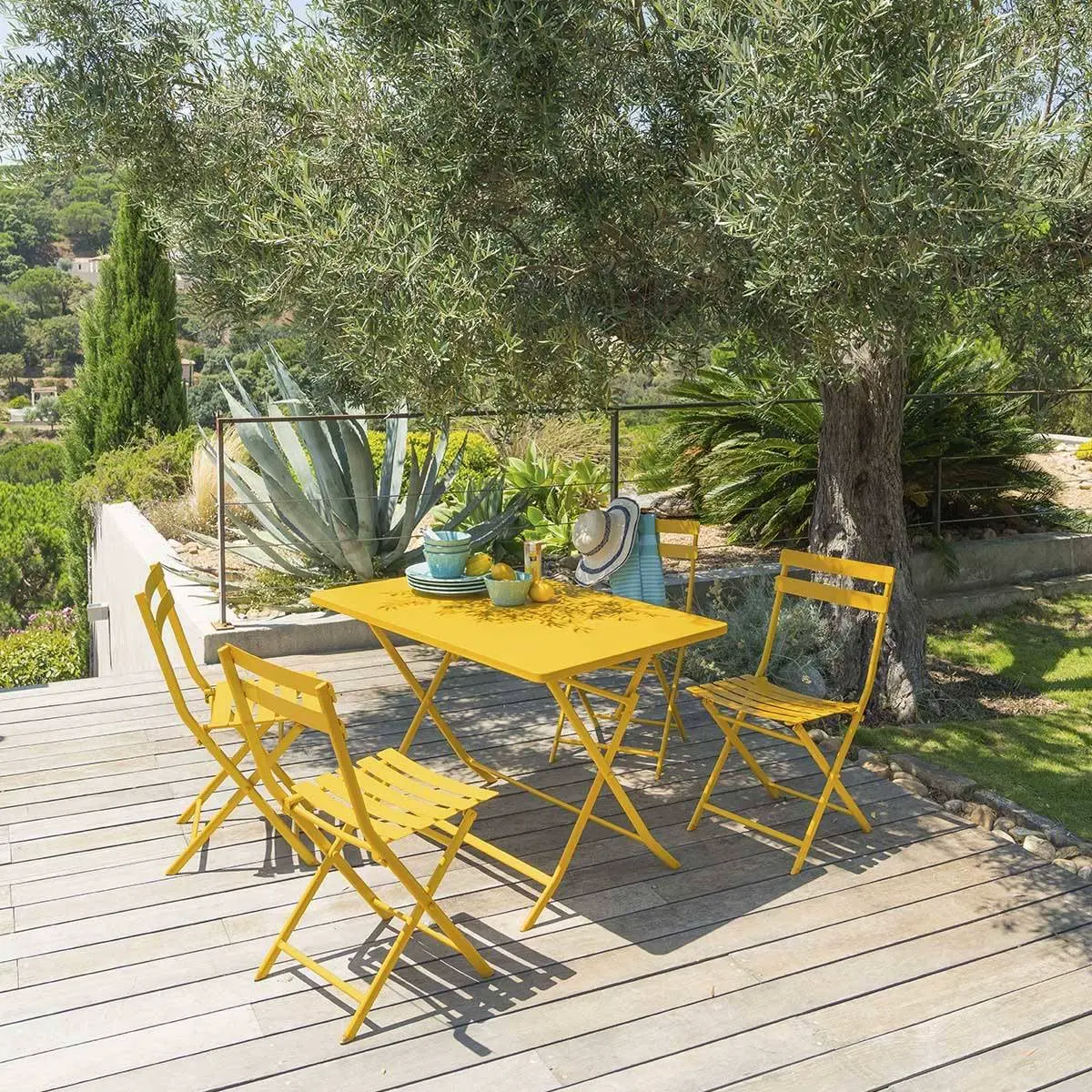 Table de jardin en acier jaune 112 x 100 vue 2