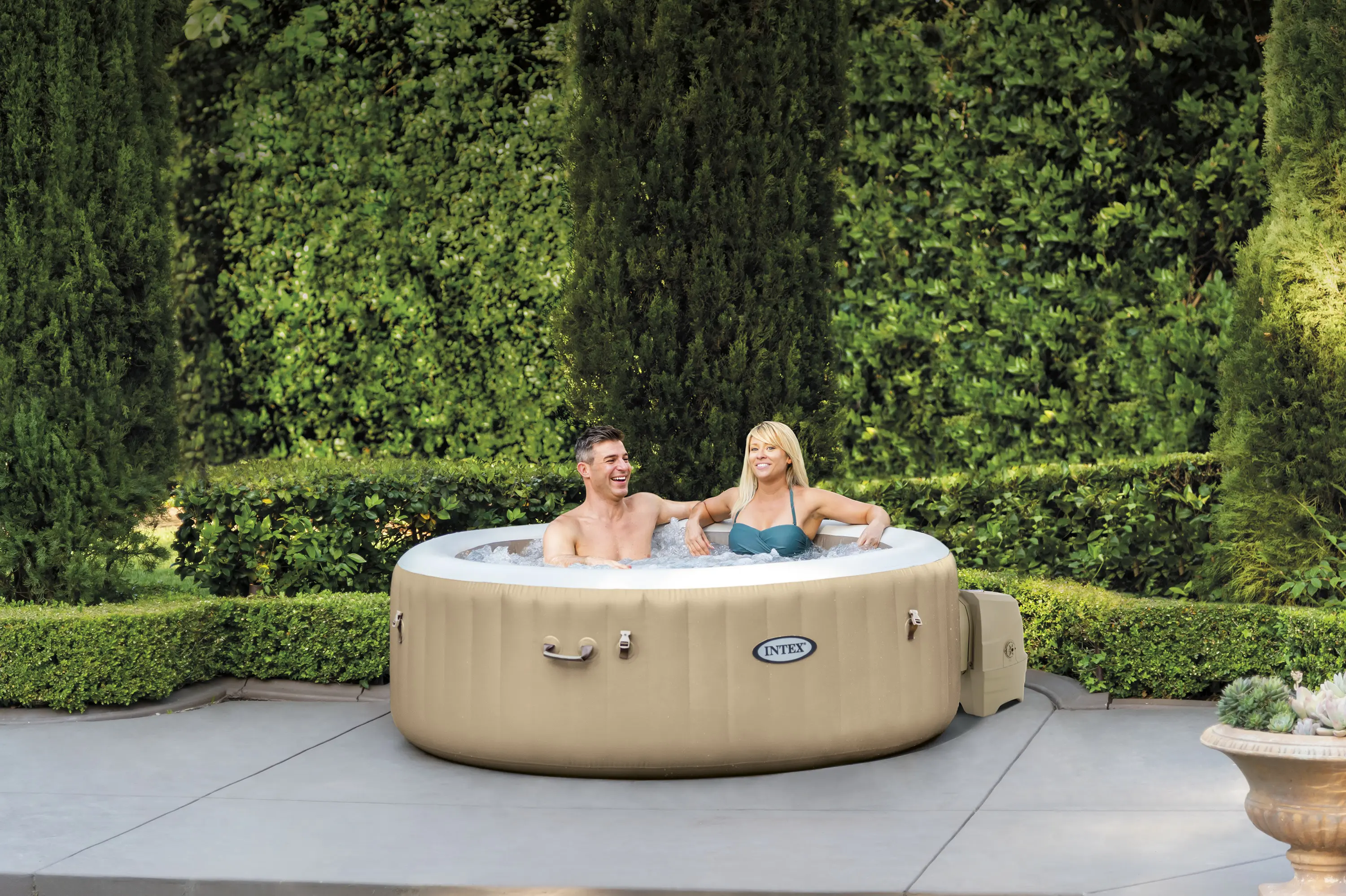 Spa gonflable 2 personnes 6 places beige — contenu détaillé 1