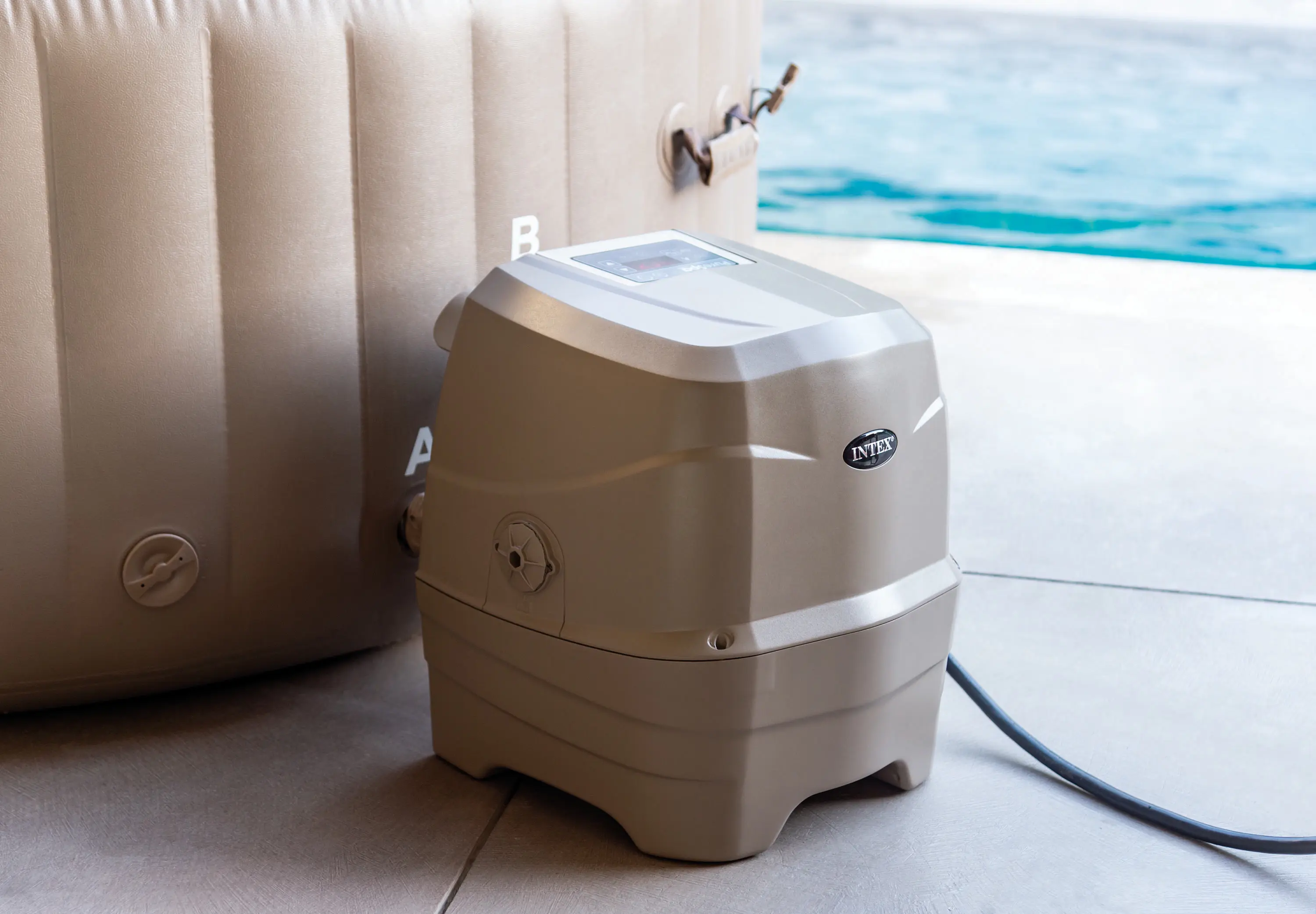 Spa gonflable 4 personnes 4 places beige — contenu détaillé 4