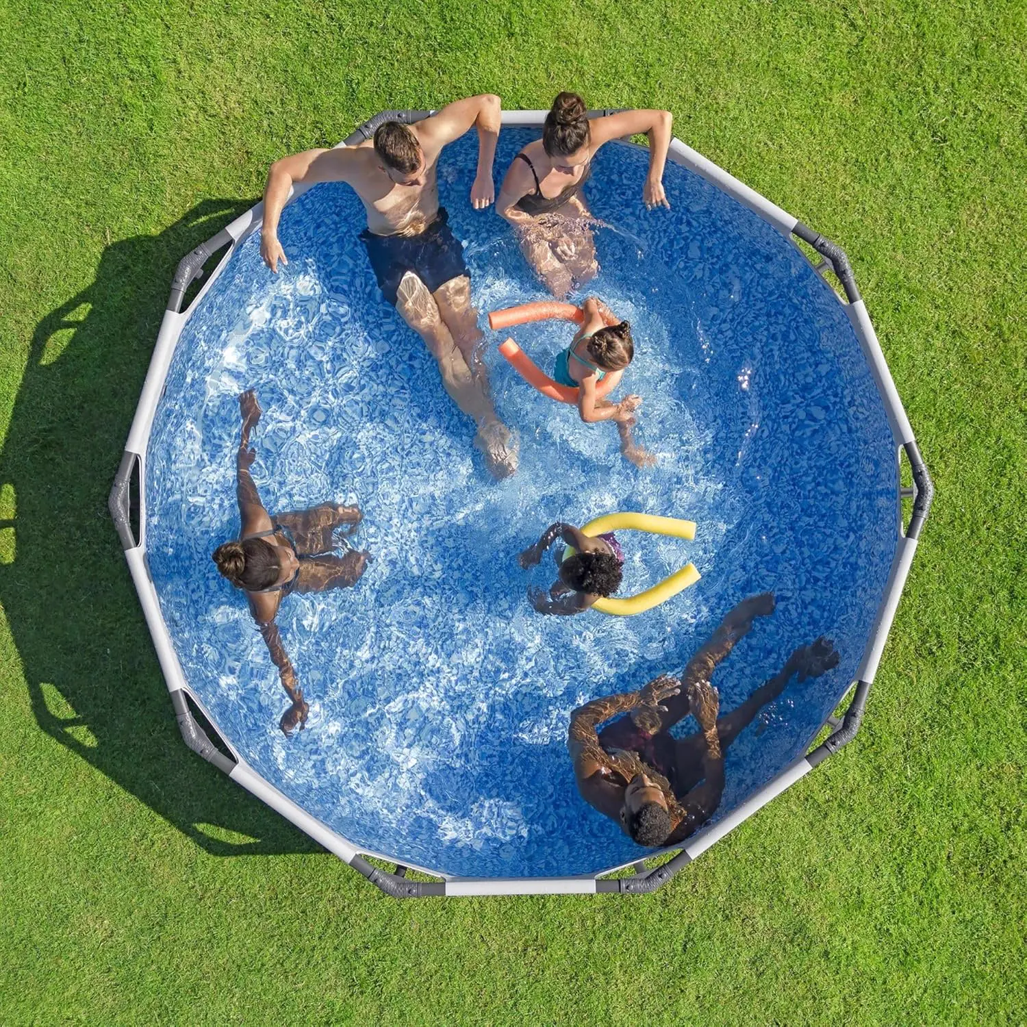 Piscine hors sol en acier gris vue 2