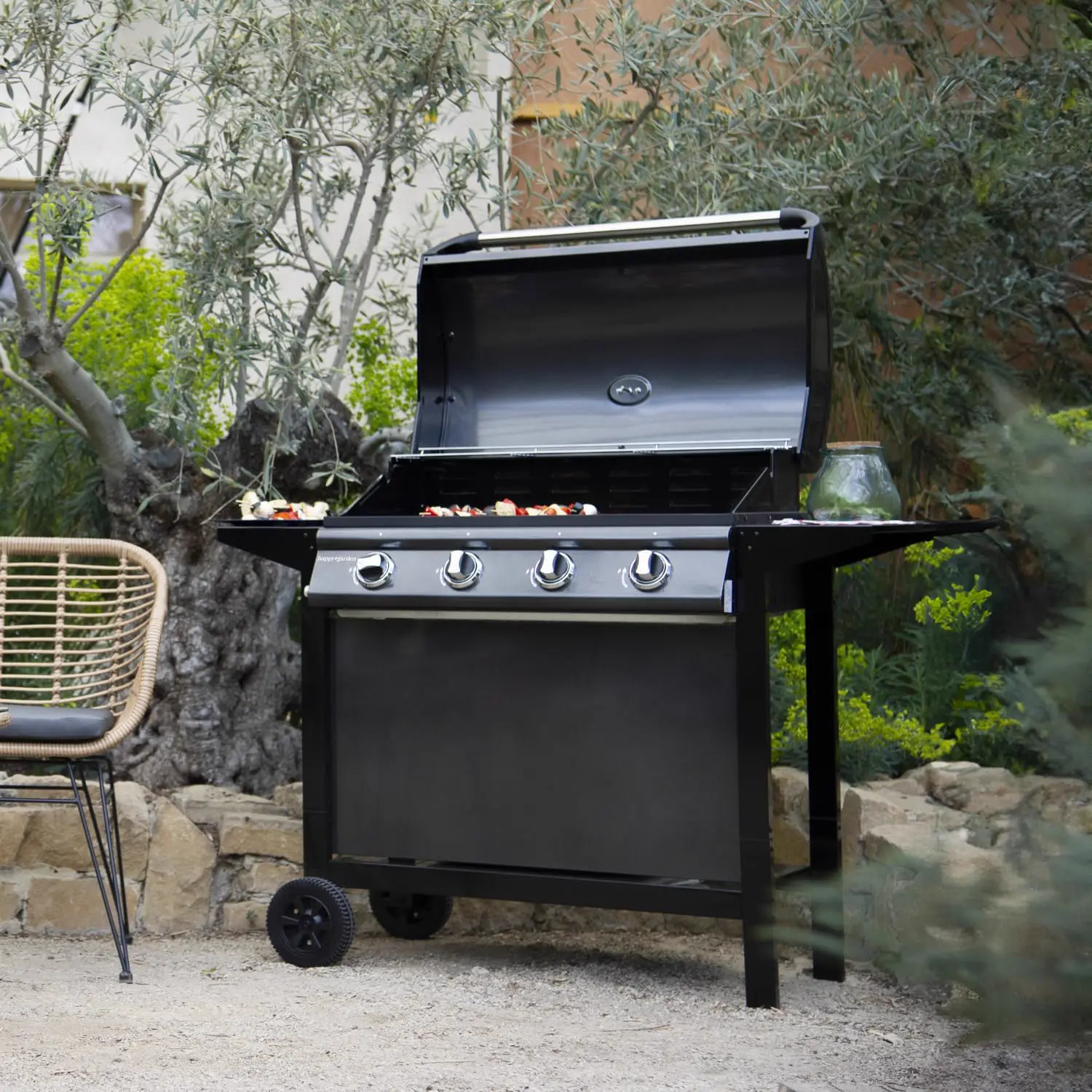 Barbecue à gaz en métal noir vue 2
