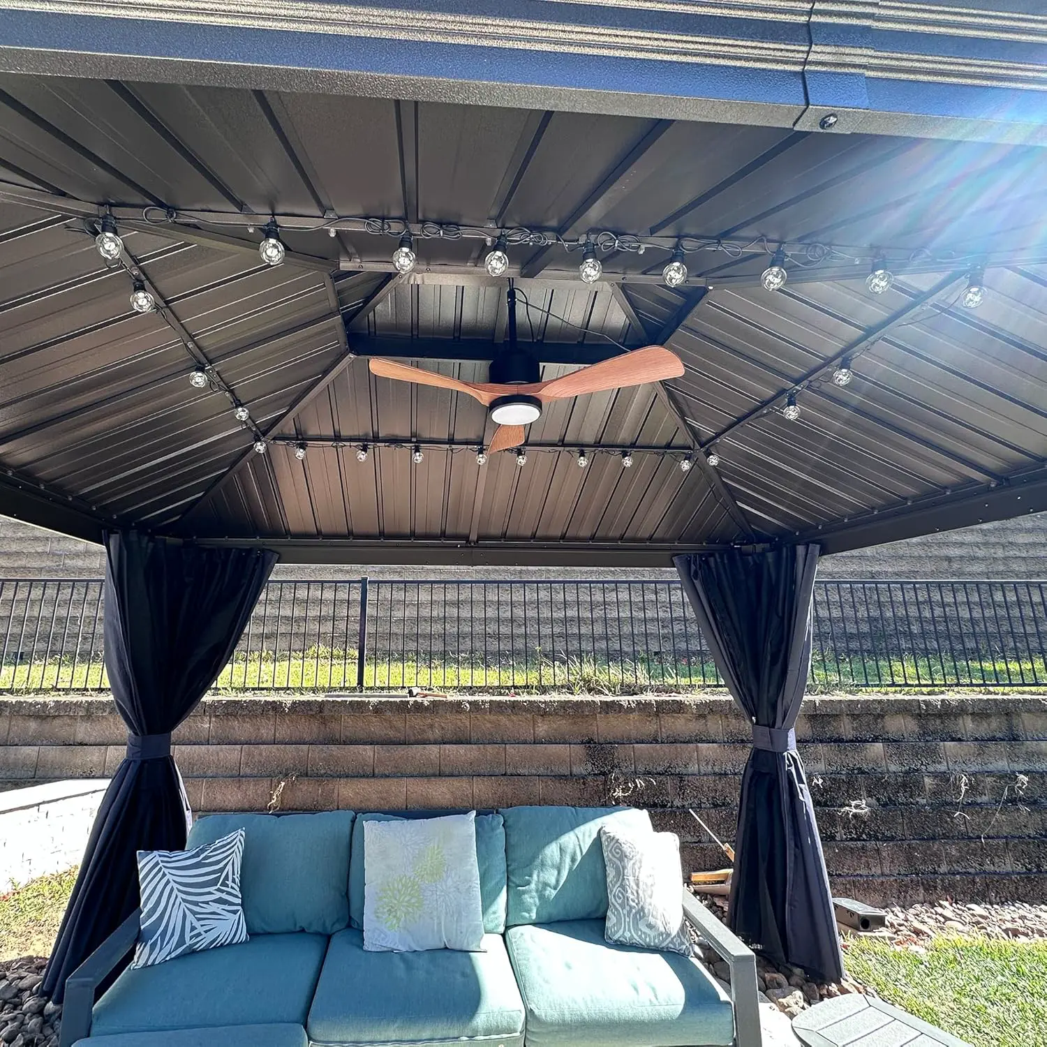 Pergola en aluminium gris 4,85 x 3,65 m vue 4