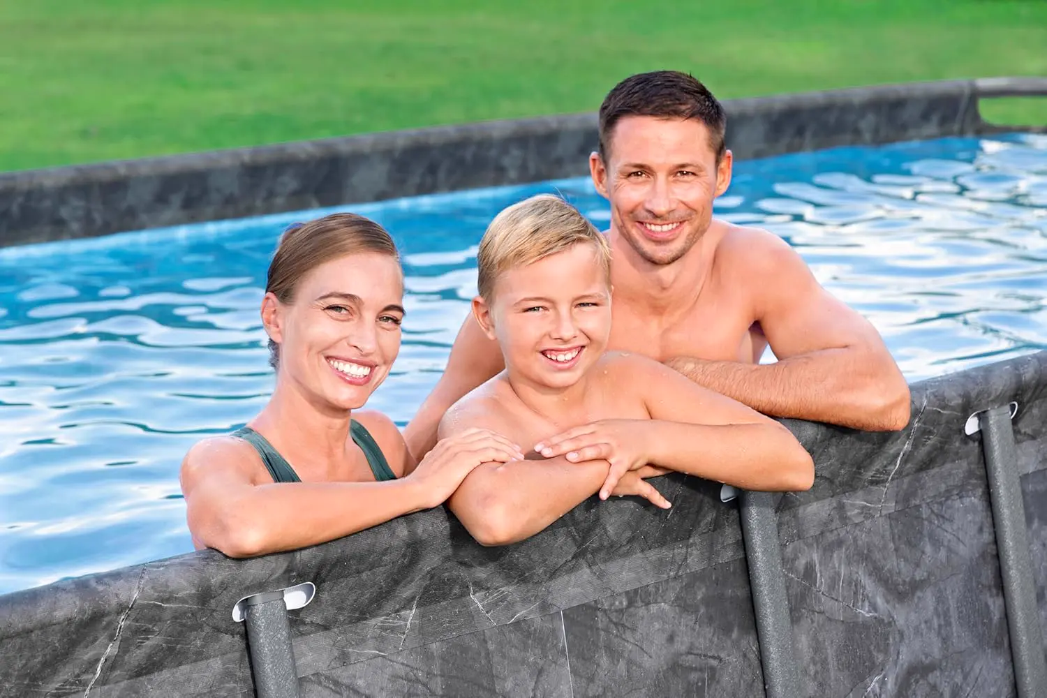 Piscine hors sol en acier gris vue 4