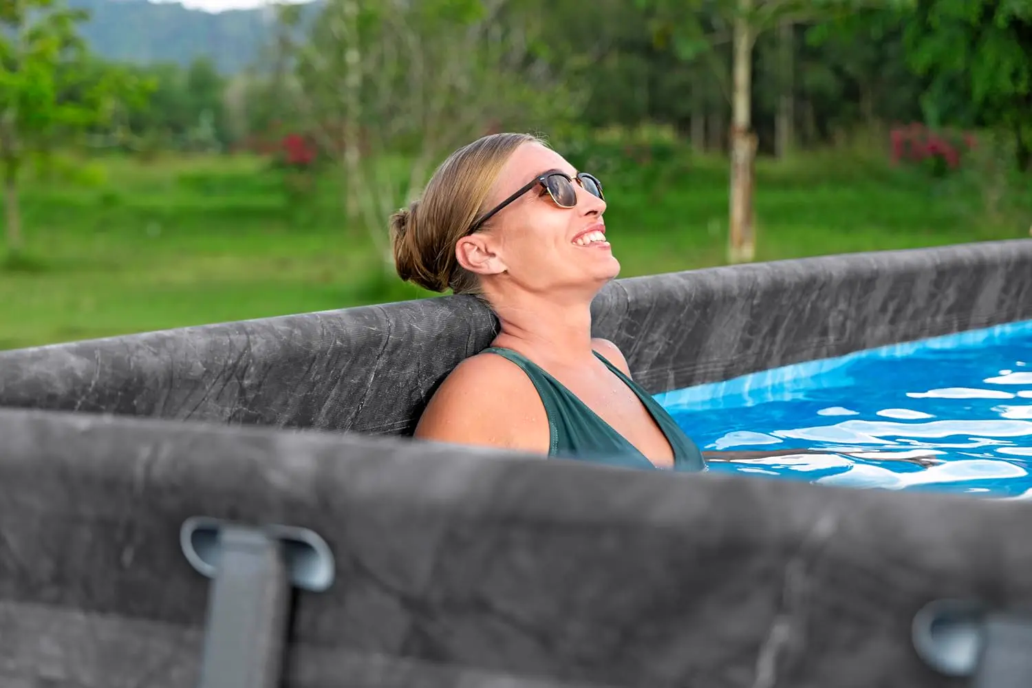 Piscine hors sol en acier gris vue 5