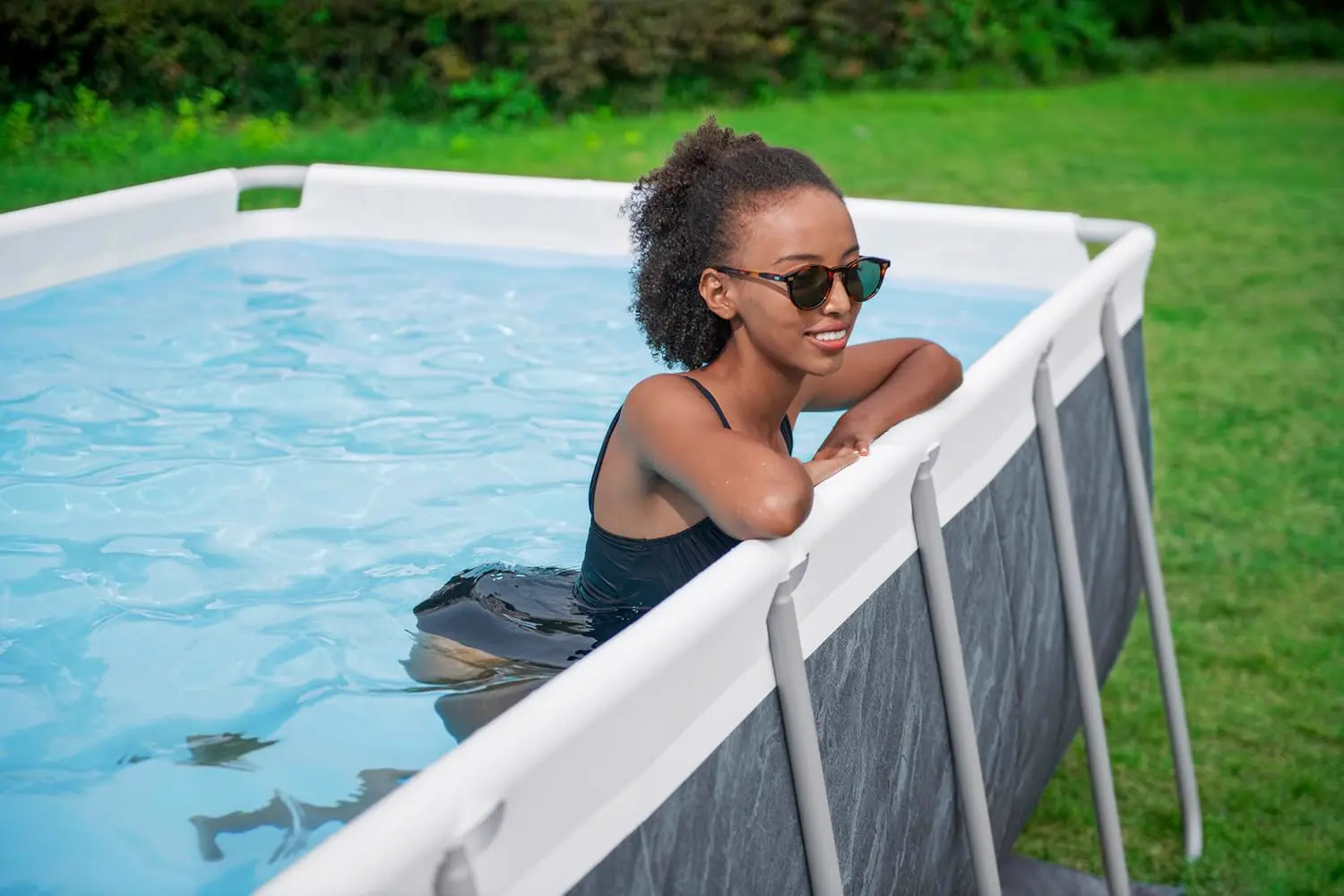 Piscine hors sol en acier gris vue 7