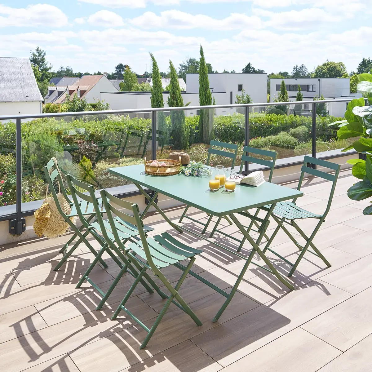 Table de jardin 6 places en acier vert 80 x 80 vue 2