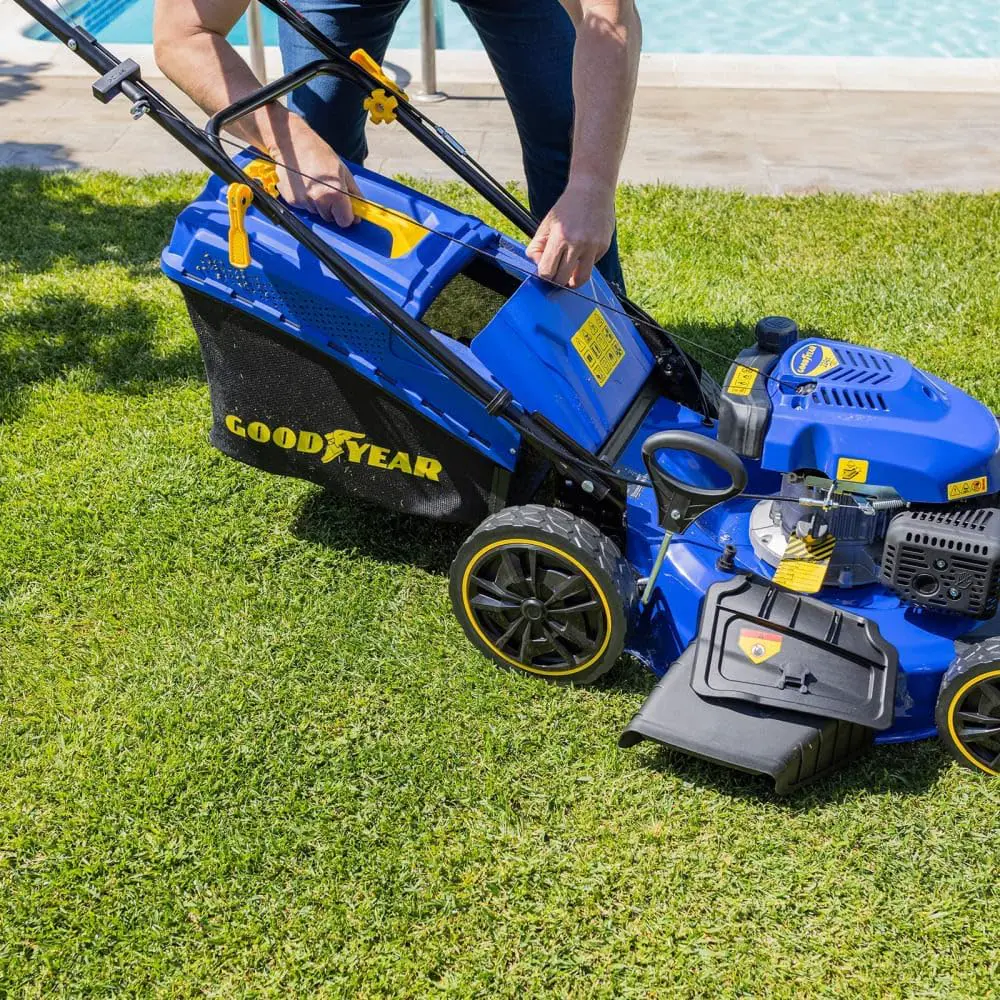 Tondeuse autoportée en acier vue 4