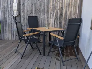 Table de jardin 6 places en aluminium gris 110 x 70 cm — contenu détaillé 9
