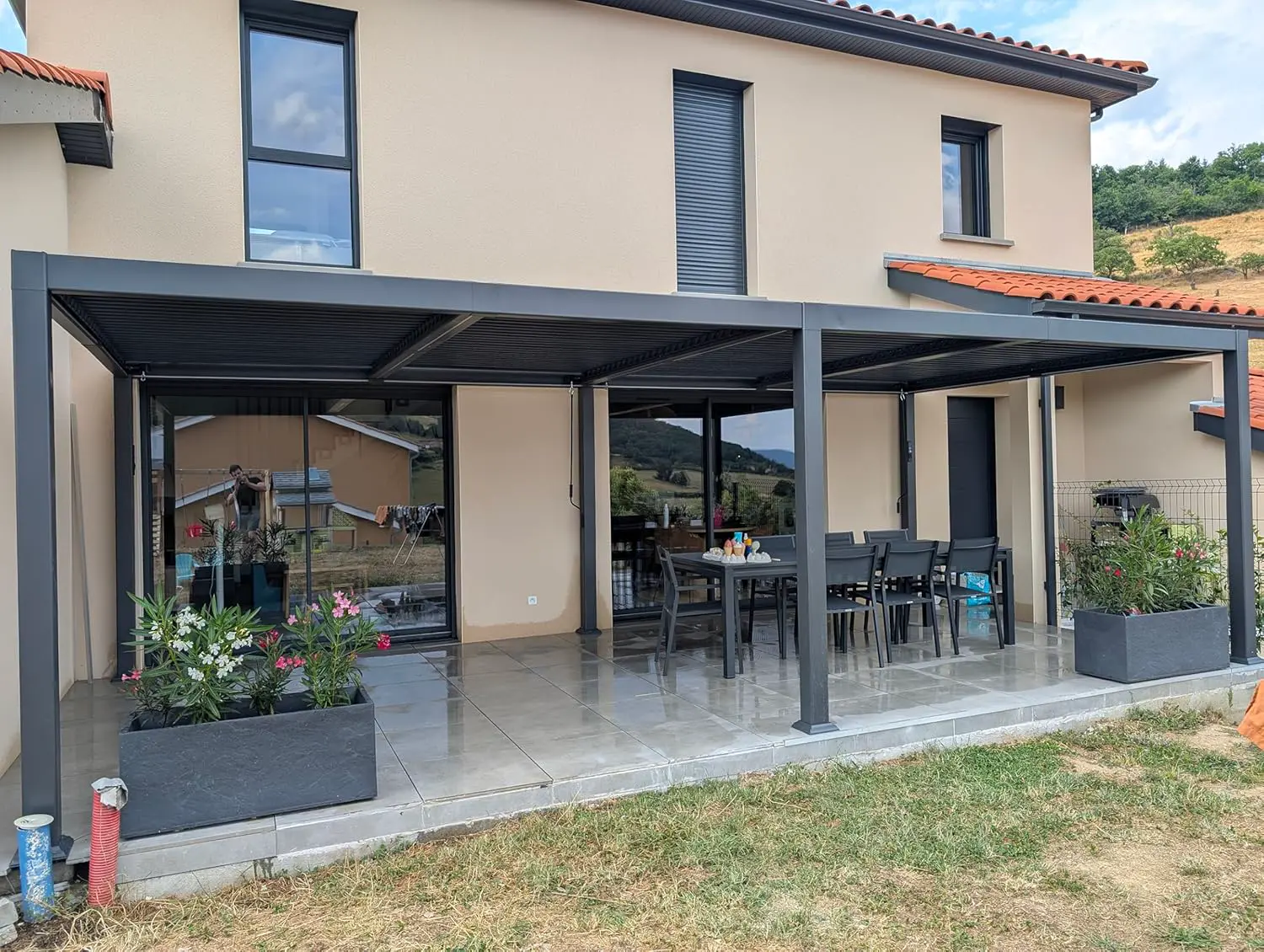 Pergola en aluminium gris 24 m² vue 2