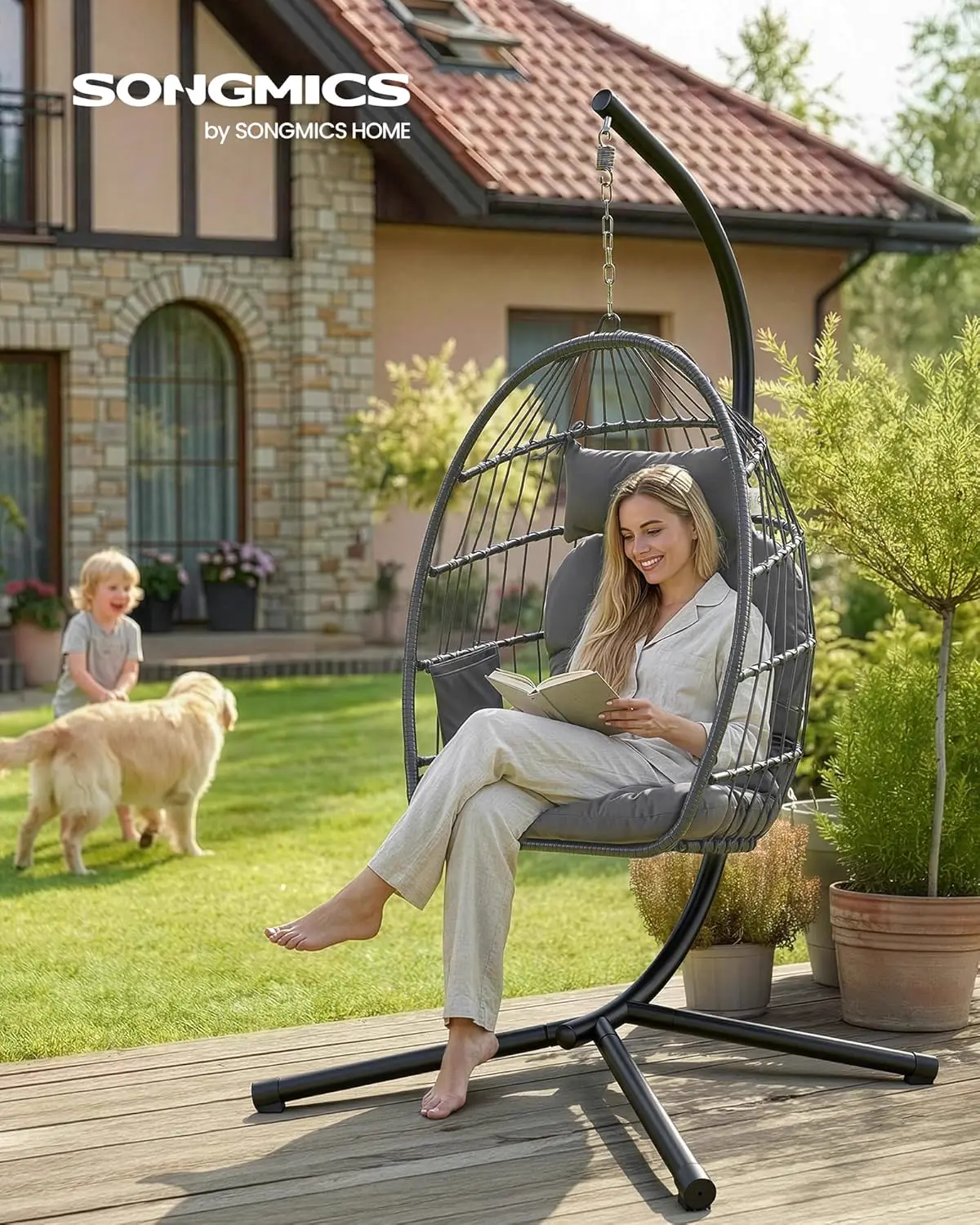 Fauteuils suspendus en acier gris vue 2