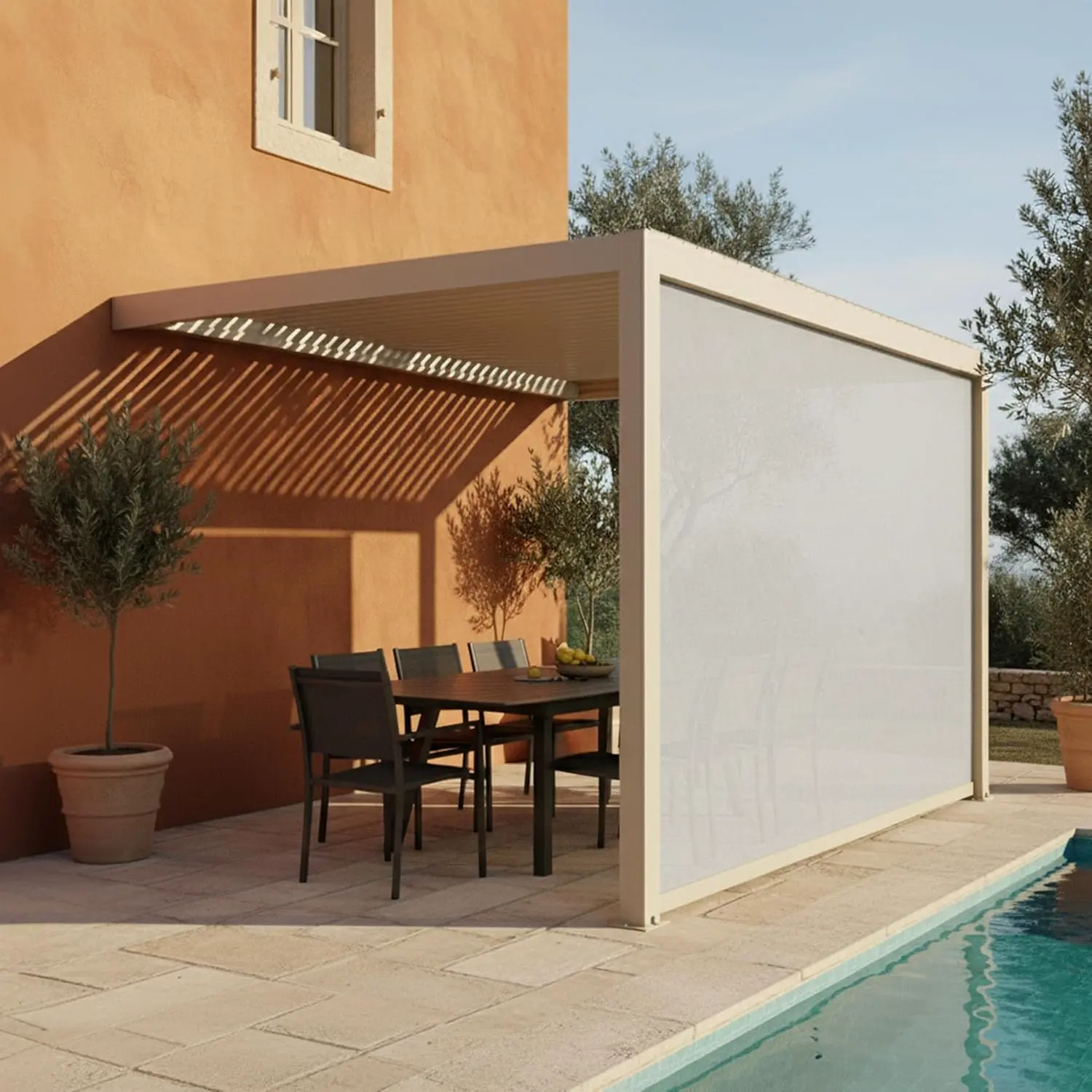 Pergola en aluminium crème 12 m² adossée 1 store vue 2