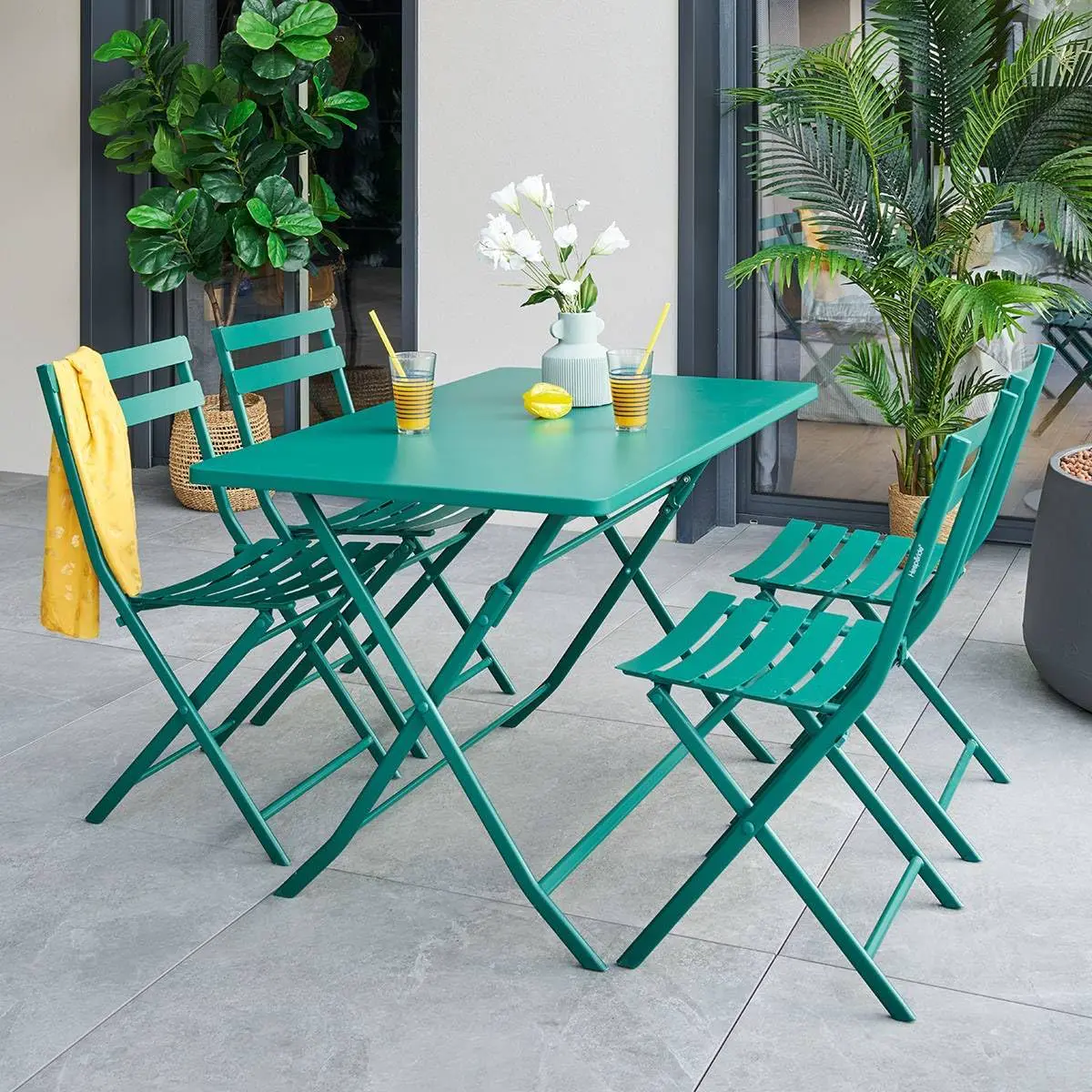 Table de jardin 4 places en acier vert 70 x 70 vue 2