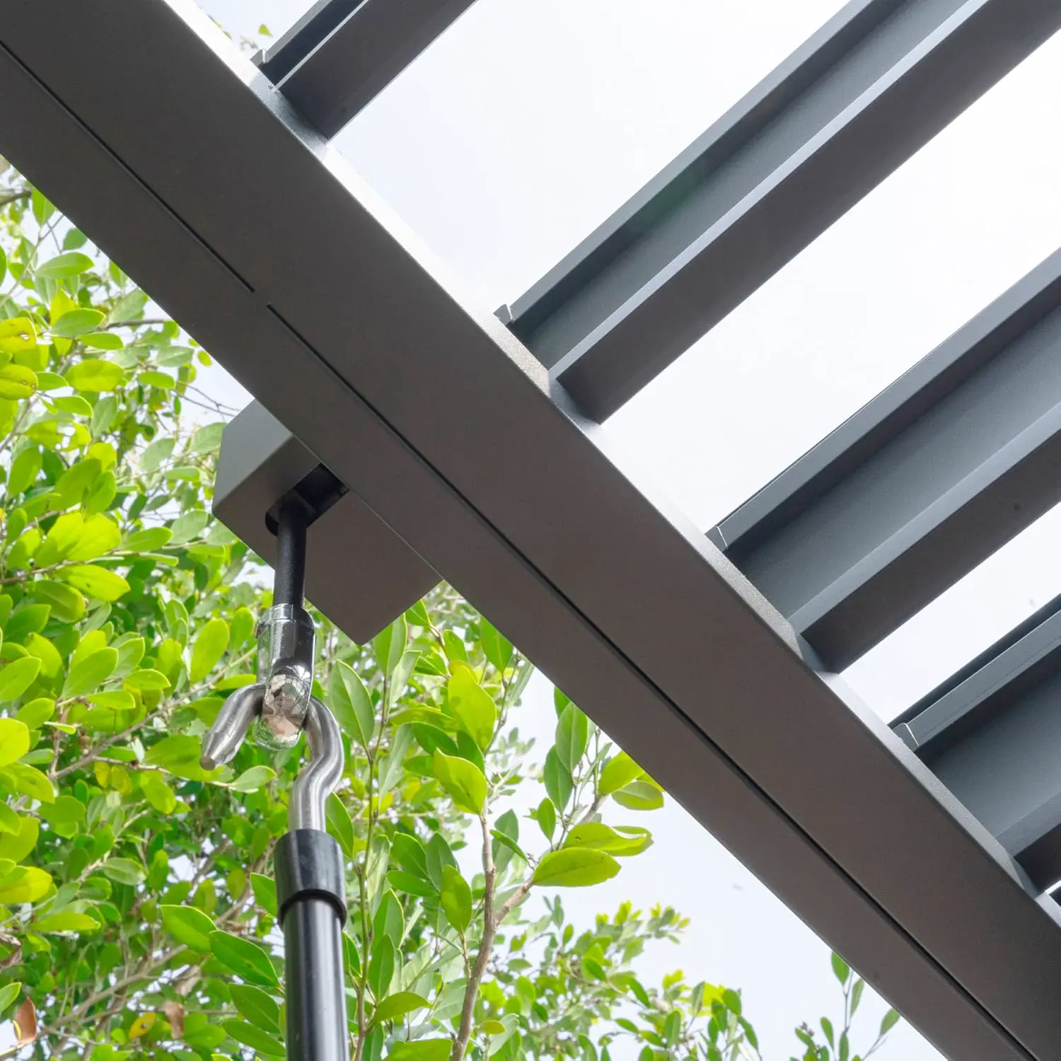 Pergola en acier anthracite 3x3,5 m vue 8