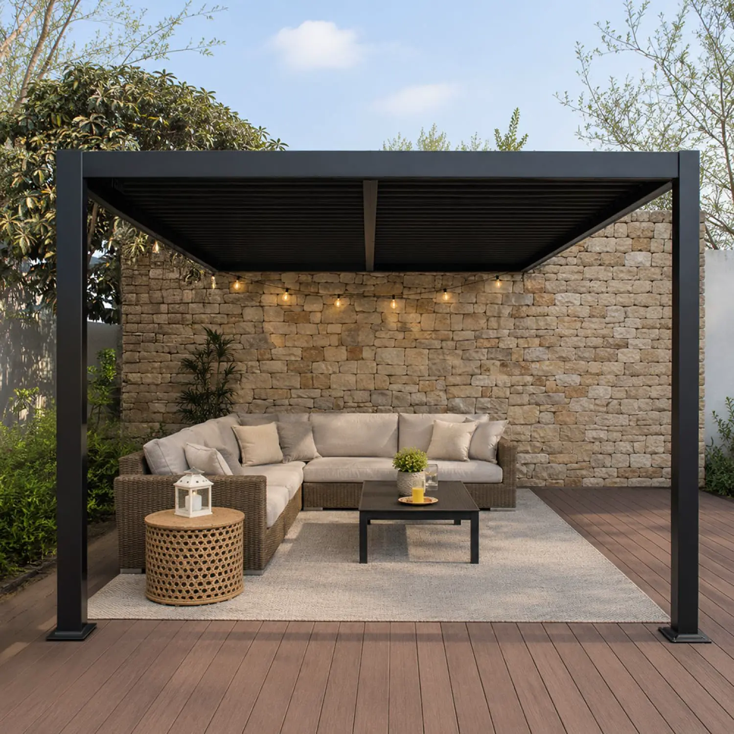 Pergola en acier noir 12 m² adossée vue 4