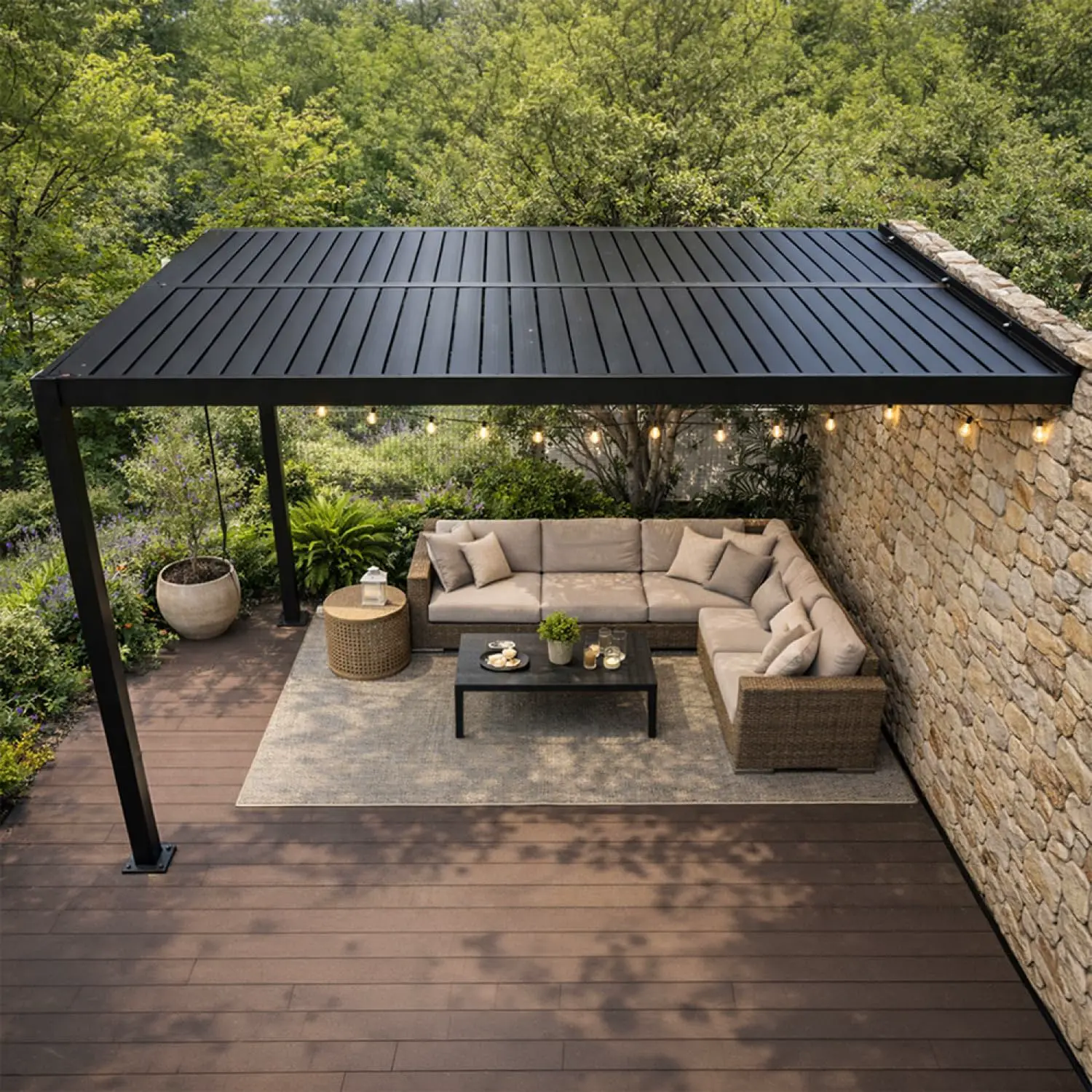 Pergola en acier noir 12 m² adossée vue 5